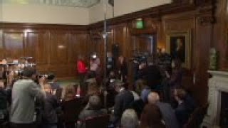 Ed Miliband resigns as Labour leader