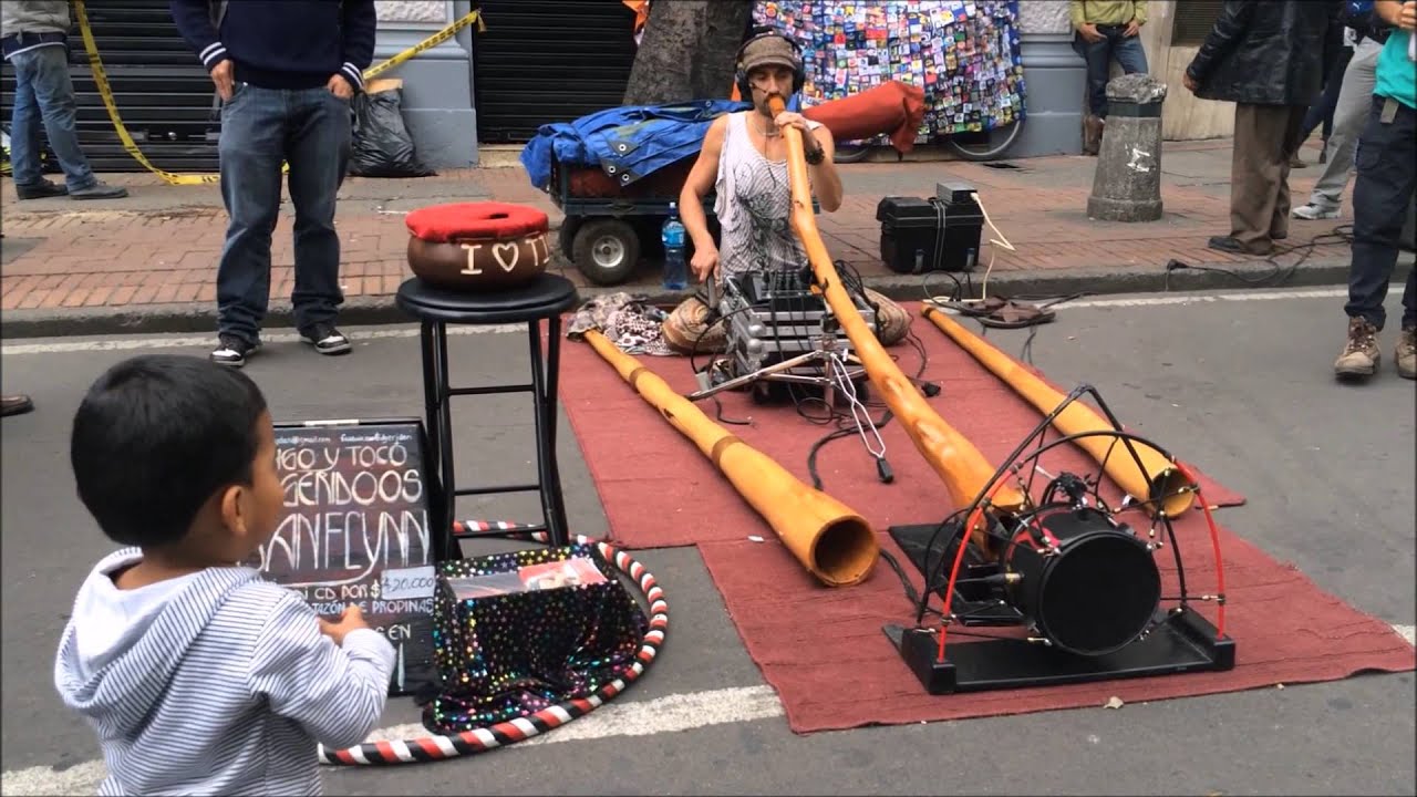 "Space Caravan"--Dan Flynn Didgeridoo Busking in Bogotá, Columbia 2/28/15