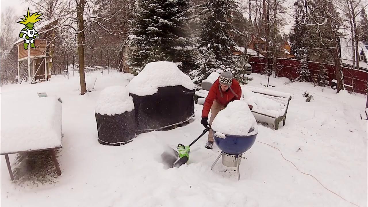 Электрическая лопата Greenworks 950W GES8. Чистим площадку для гриля ...