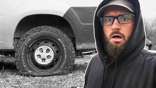 😱 VANDALI bucano due GOMME mentre dormo in TENDA! 😡​