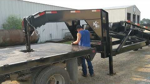 Kerr-Bilt container trailer hooking up
