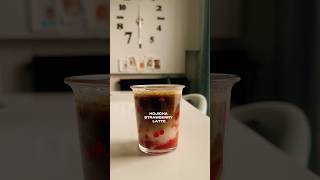 Hojicha strawberry latte 🍓🫖 #cinematic #hojicha #latte #drink #strawberry #recette