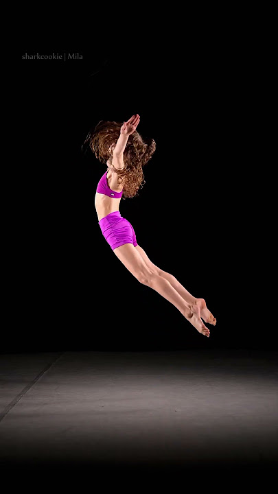 Mila just folds in half in mid air #dancephotography #slowmotion #ballet 2314