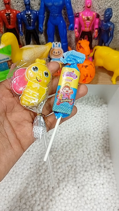 Search and find the lollipop candy spider 🫎 snack in the cardboard box #snacks#shorts#ytshorts