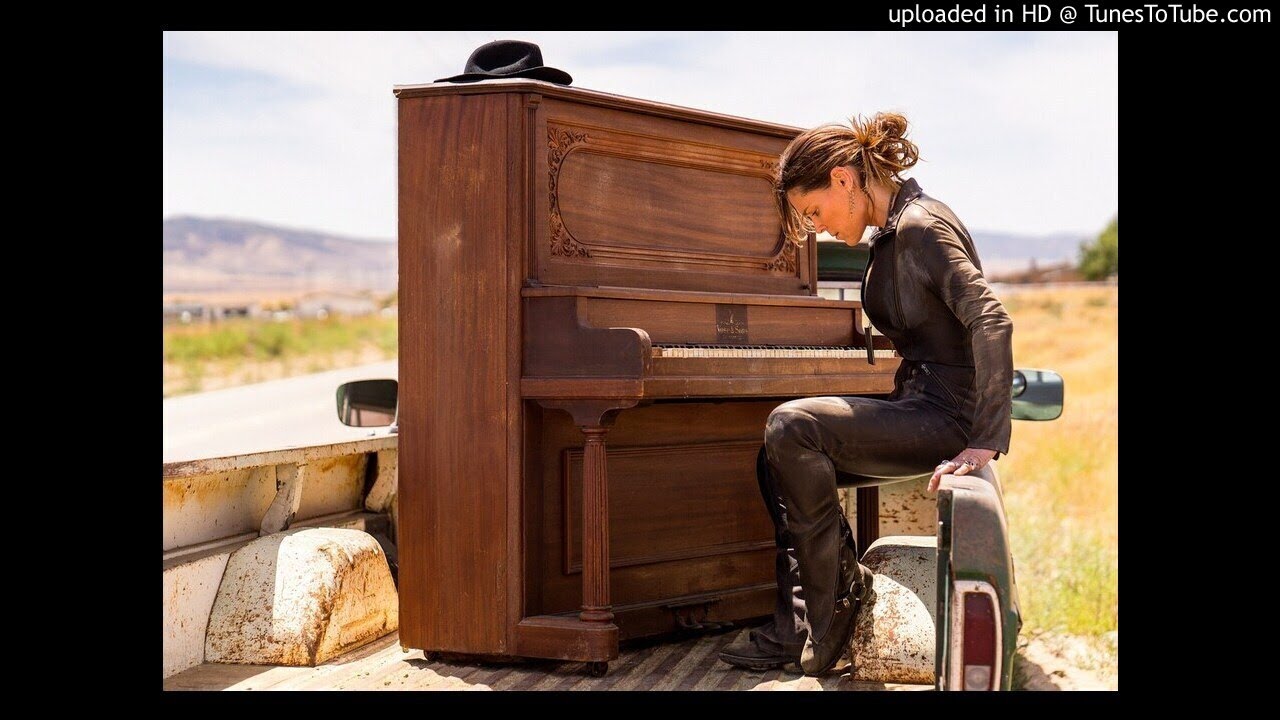 Beth Hart  - Try A Little Bit Harder (live in Zwolle Sept. 12 2004)