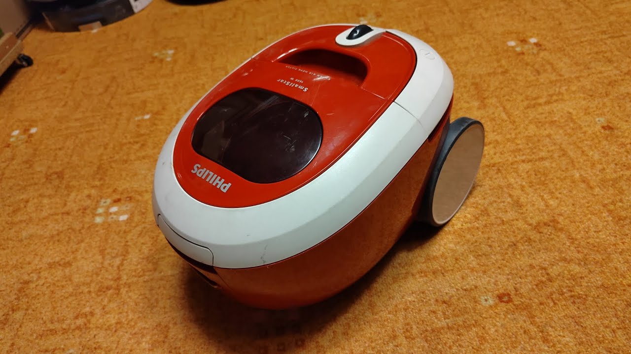 Philips SmallStar cyclonic vacuum quick look