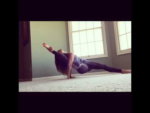 Видео: Фитнес тренировки. Йога в домашних условиях. Yoga12