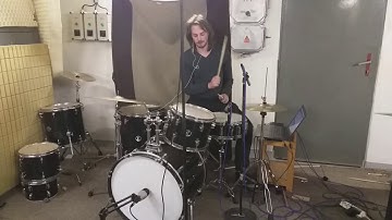 TRYING TO GET WHEN THE LEVEE BREAKS DRUM SOUND