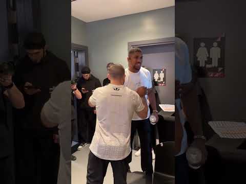 ANTHONY JOSHUA 🤝 TEAM KHABIB! Heavyweight boxing royalty in the building! #MMA #Bellator #Shorts