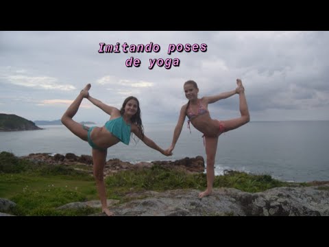 Imitando poses de yoga