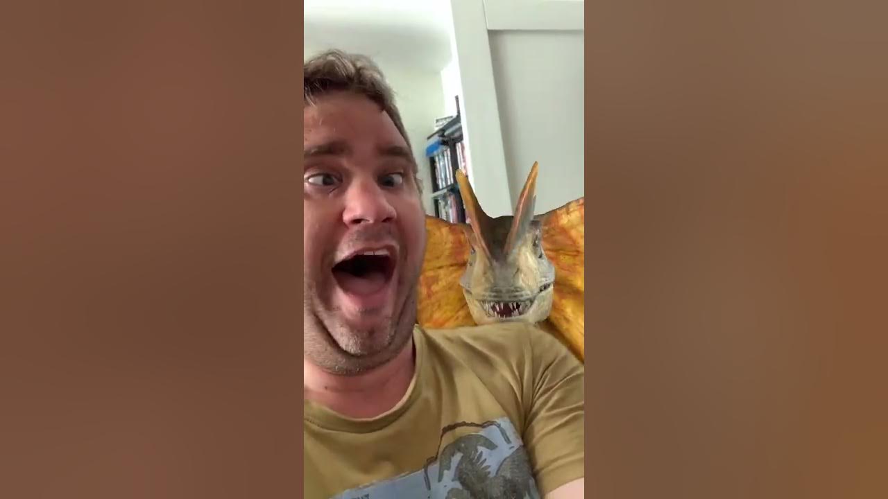 Dilophosaurus attack