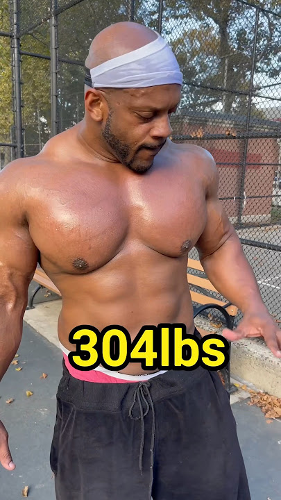 300 Pounder Disrespects The Ground With These Explosive Push Up Moves @D3hundred x @RipRight