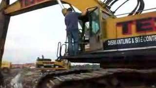 OPERATING A KOMATSU PC1000