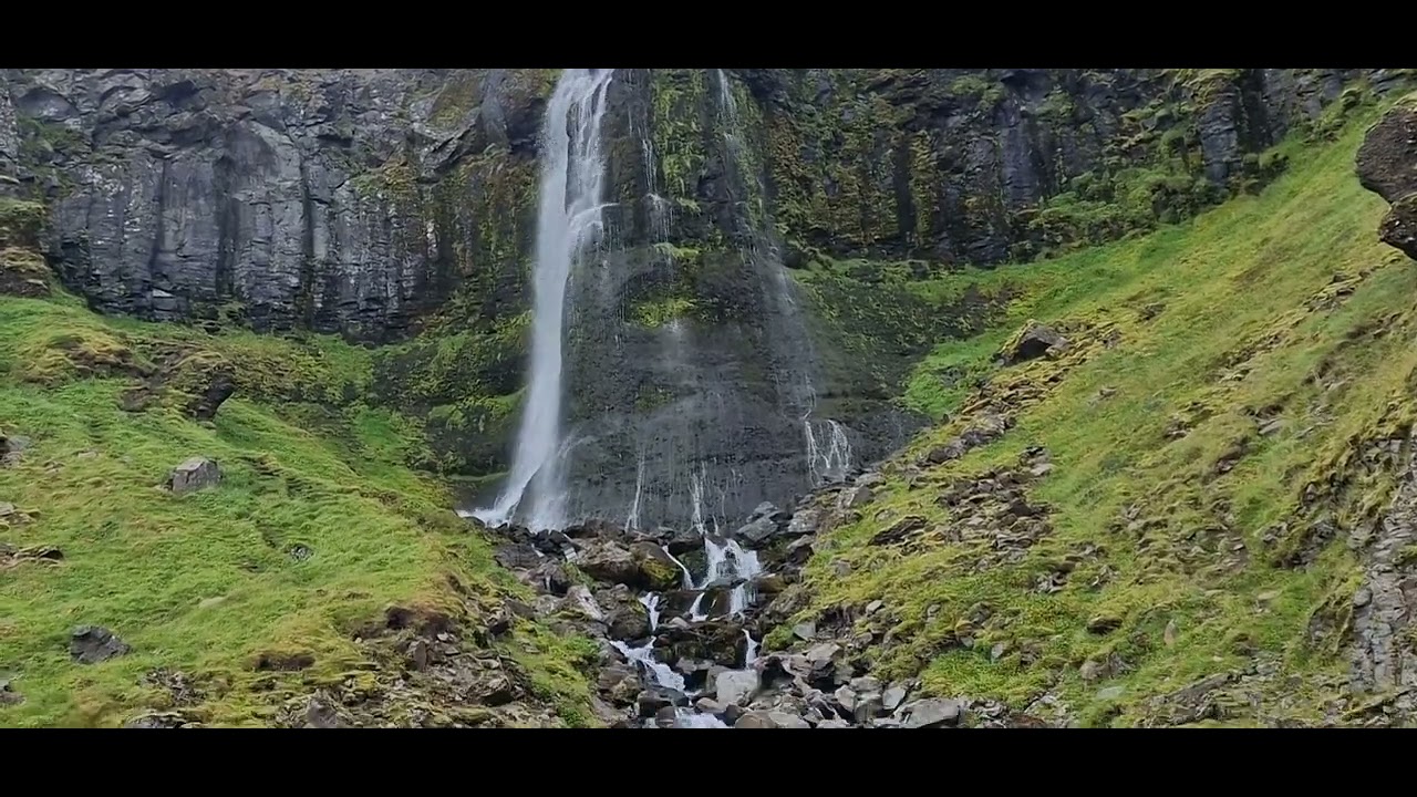 Bæjarfoss í Ólafsvík - Bæjarfoss waterfall in Ólafsvík village in Iceland — Bæjarfoss — video poster