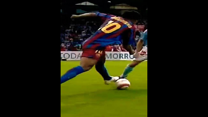 Que control y que pase de Ronaldinho 😍#shorts #barca #ronaldinho