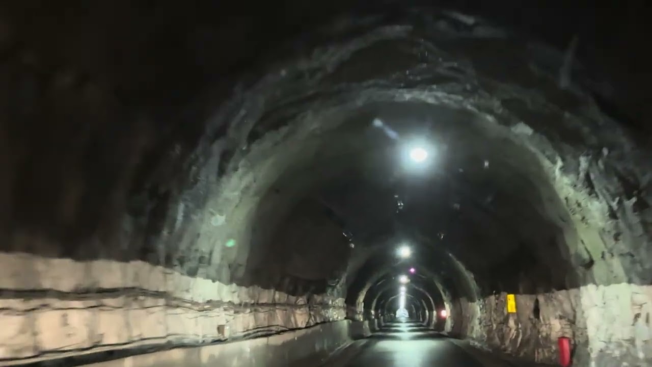 2025/12/23 蒂阿瑙前往Milford Sound Hwy ，搭巴士船走第四段，回程仍需過單向隧道