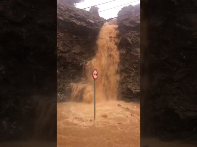 Cascada en la carretera de Benz&uacute;, Ceuta