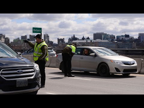 Quebec sets up police checkpoints at borders amid pandemic