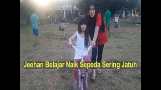 Jeehan Belajar Naik Sepeda Sering Jatuh