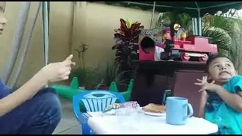 Sera conversacin Danita y su amigo