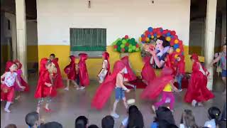 apresentação na escola tema chapeuzinho vermelho