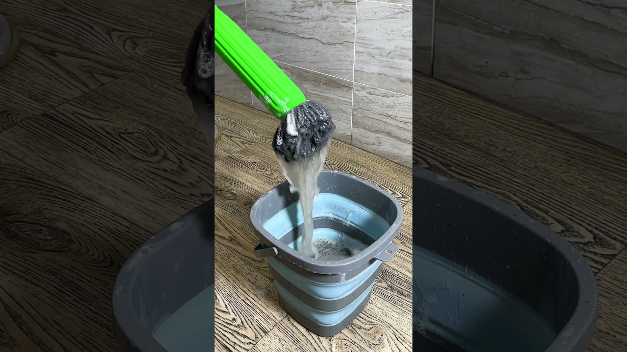 Mop smarter, not harder ✨🏠 This self-wringing mop makes cleaning a breeze!