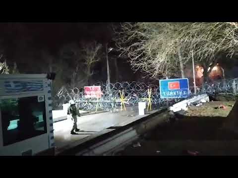 Newpost.gr-Άγρια επίθεση μεταναστών με πέτρες, ξύλα και δακρυγόνα στον Έβρο