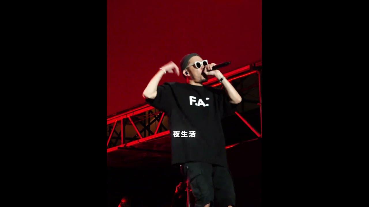 一首歌唱完 狗哥右手指三根脱臼 #热狗 #差不多先生