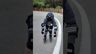 تمرین تعادل پاشنه💪😎👌🛼 #skatingchannel #rollergirl #rollergirls #rollerskate #hockey #roadskating