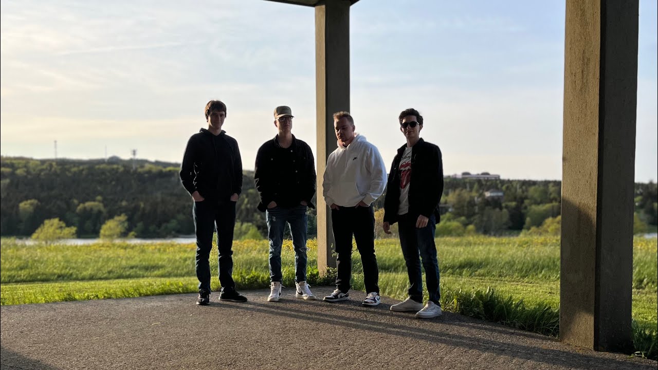 Regardez The Trail - Mount Silver (New Alt Rock) sur YouTube Regardez The Trail - Mount Silver (New Alt Rock) sur YouTube