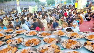 Biggest Roadside Free Iftari in Ramadan | Pakistans Biggest Iftari Serving | FREE FOOD IN RAMADAN