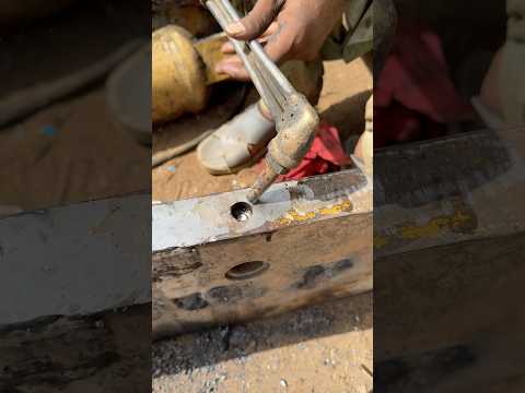 Wow amazing process skills for Removing old grease nipple by Pakistani welder #shorts #welder #viral