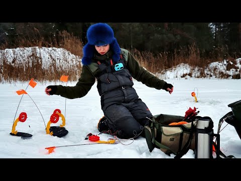 КЛЮЁТ НА РУСЛЕ! ЩУКА на жерлицы. Зимняя рыбалка в Беларуси #227