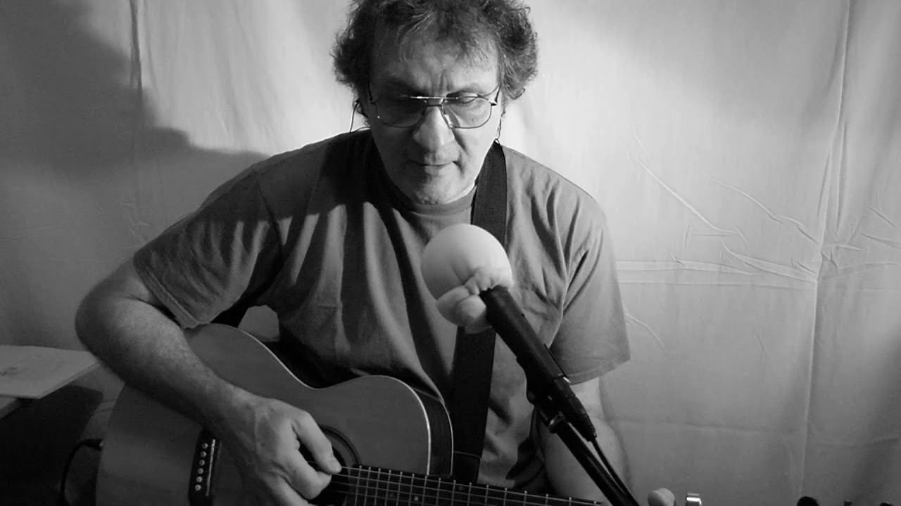 Roland The Headless Thompson Gunner (written by Warren Zevon) YouTube