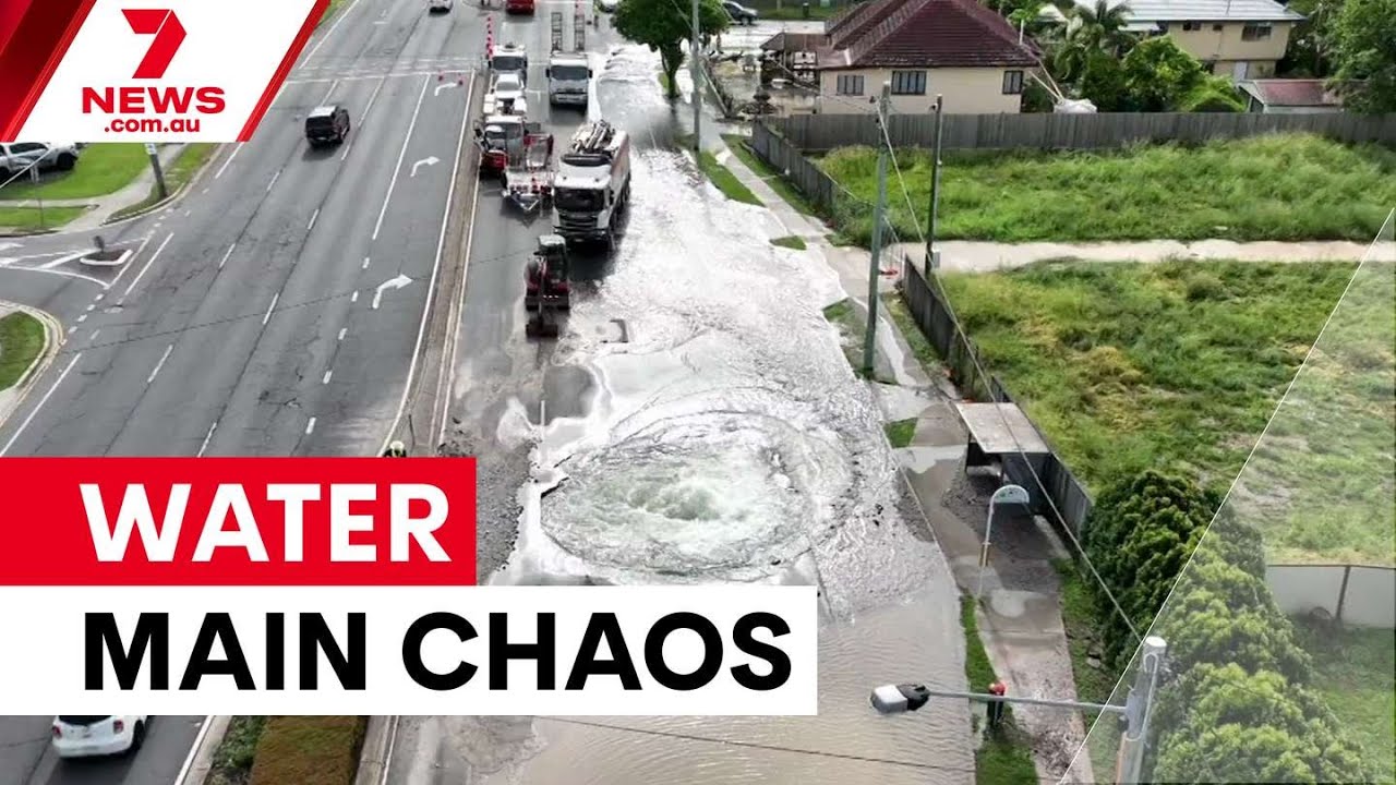 Burst water main leaves dozens of Brisbane homes dry | 7NEWS