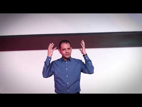 Separa el grano de la paja: basa tu liderazgo en el servicio | Abdiel Ledesma | TEDxAmador