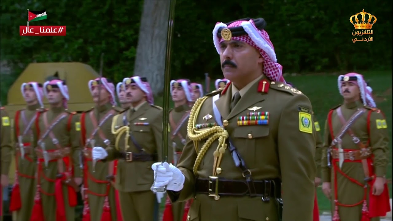 جلالة الملك عبدالله الثاني، لدى وصوله في الموكب الأحمر إلى الديوان الملكي الهاشمي