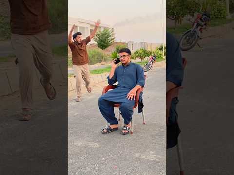 man safe his friends life from animal #ytshorts #viralvideo #trending #youtubeshorts