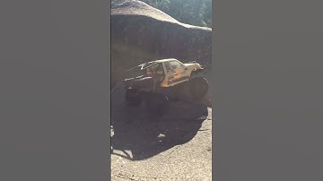 Scx10 ii honcho driving on slippery rocks #crawler #scx10ii #honcho