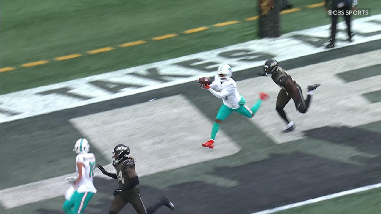 Tua pinpoints Waddle for a Miami TD