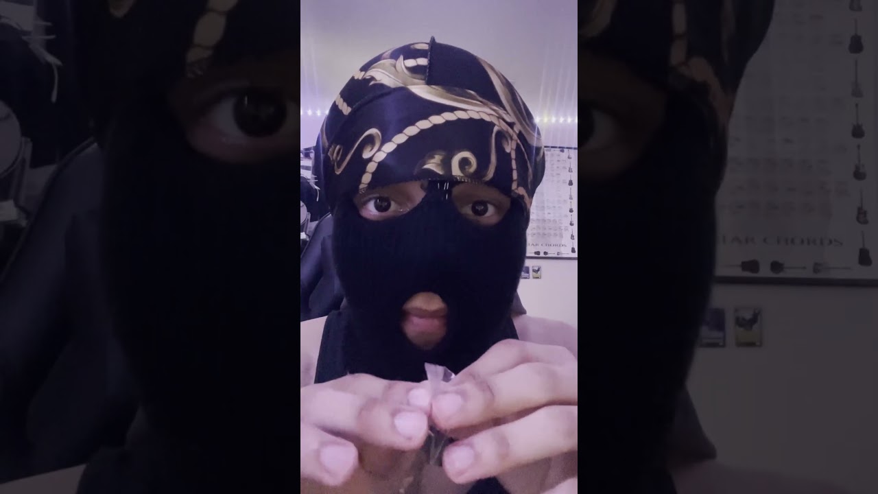 Eating Crickets ALIVE...