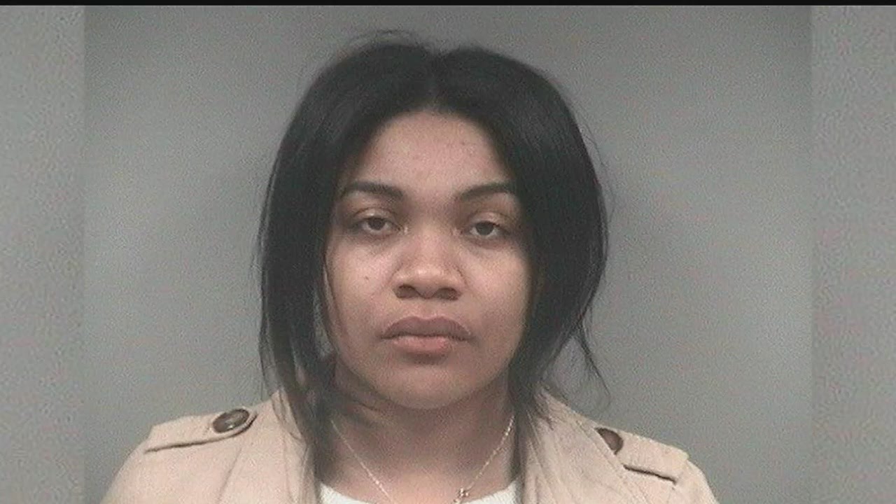 Police: Mom left 2 kids alone in cold car while she shopped - YouTube