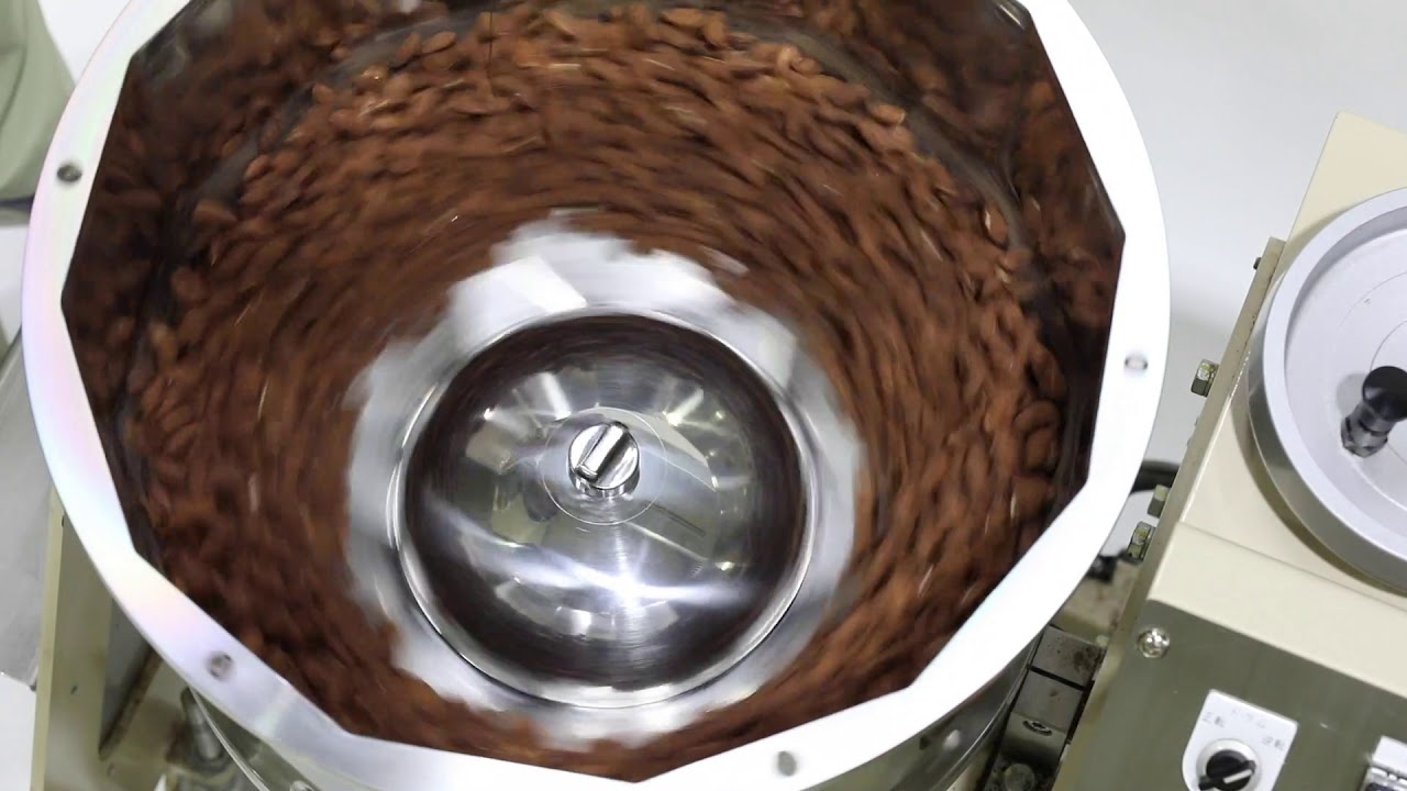 Chocolate coating (Multi-spine Coating Machine 「Coaterow」)