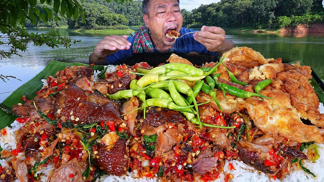 กะเพราขาหมูพะโล้ ใส่พริกแห้ง+พริกสด แกล้มพริกกะเหรี่ยงพริกขี้หนูพวง-22-06-2025-