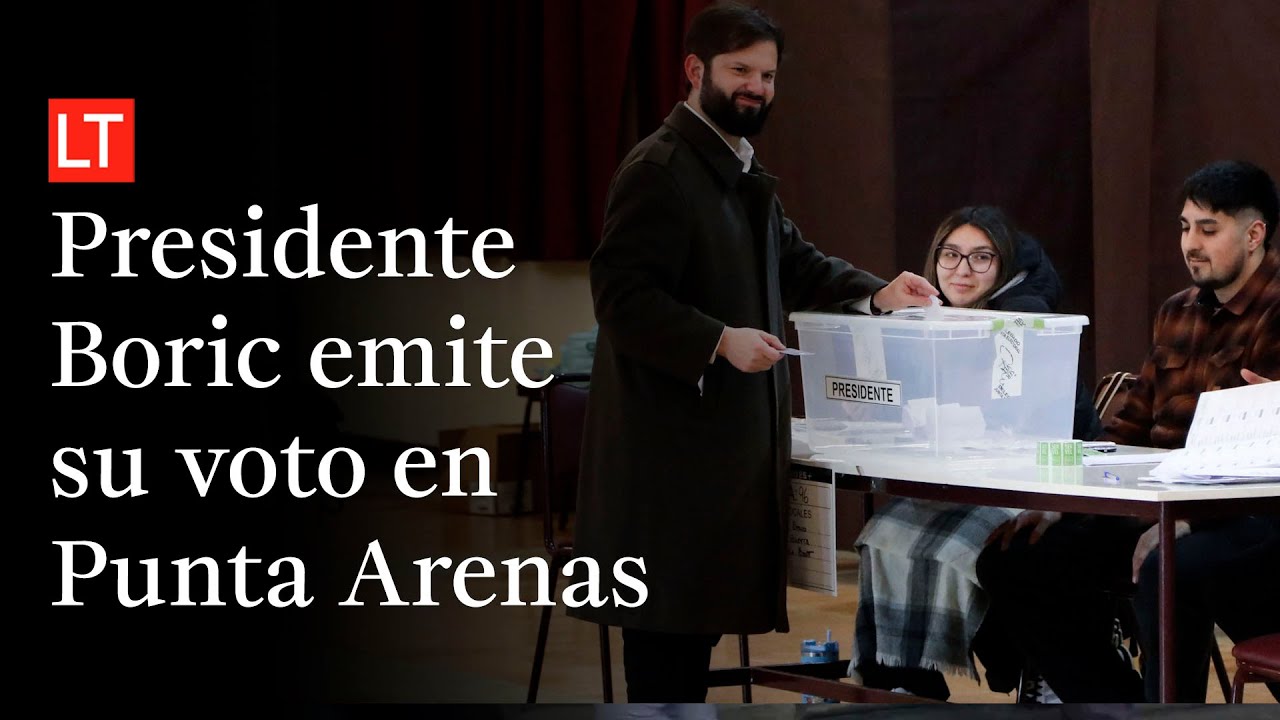 El momento en que el Presidente Boric emite su voto en Punta Arenas ...