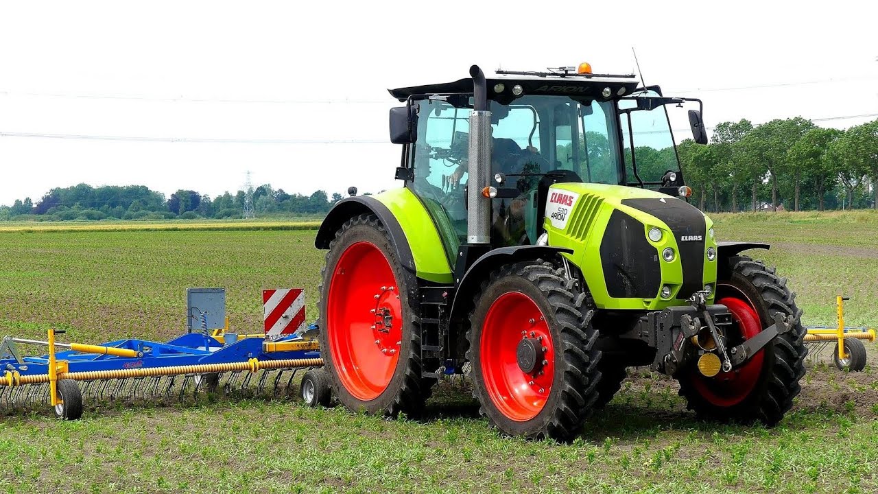 Wieden in biologische knolselderij met 12 mtr. treffler. Tuenter Biologische Landbouw.
