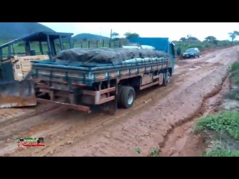 Caminhões de Umbu atolados em Catingal