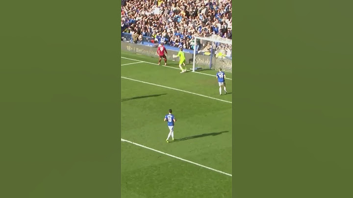 COMPOSURE from Jarrad Branthwaite 🥶 #everton #football #defence
