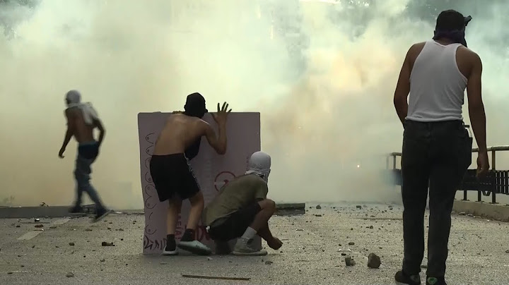 Al menos dos muertos y 46 detenidos en una jornada violenta en Venezuela