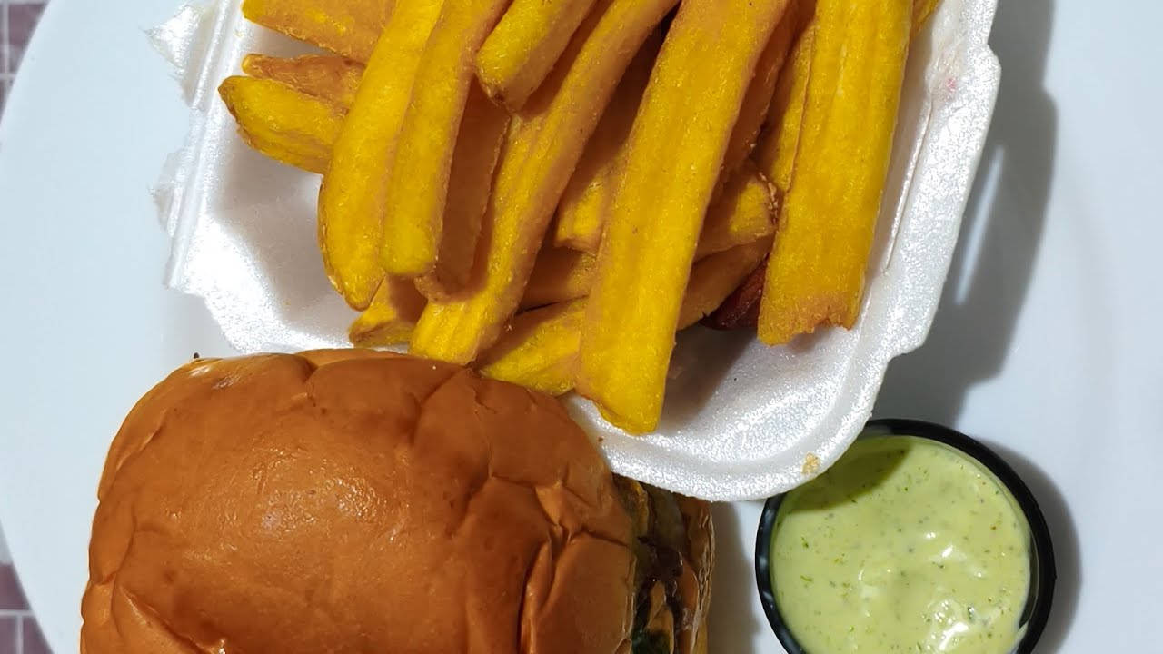 Bora lanchar com direito a batata frita deliciosa 😋 vem ver gente inscreve-se curte comenta bgd🥰🥰